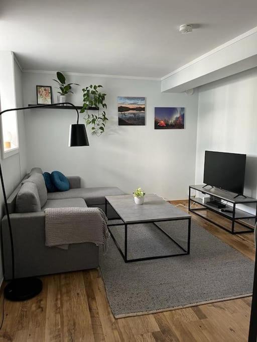 Cozy Ground Floor Apartment Tromso Luaran gambar
